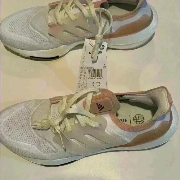 New adidas ultra boost 22 men’s running shoes size 8 - Picture 2 of 5